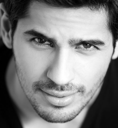 Sidharth Malhotra applauds